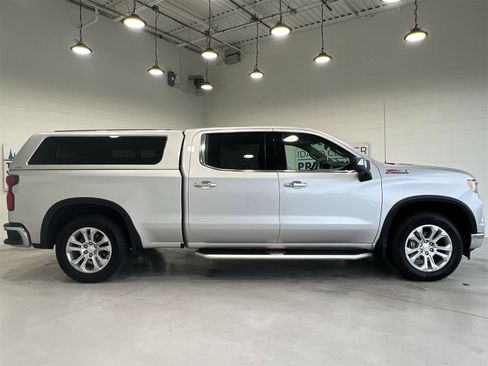 Used 2022 Chevrolet Silverado 1500 LTZ w/ Z71 Off-Road Package image 9