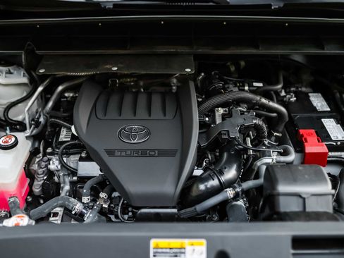 Certified 2023 Toyota Highlander XLE image 27