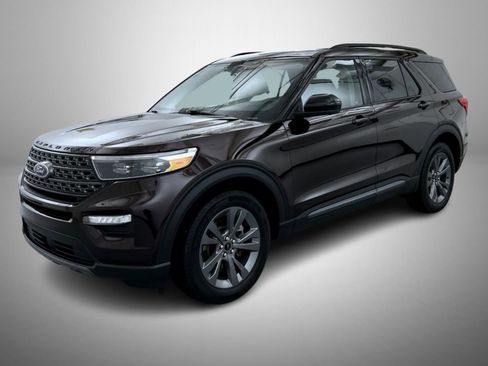 Used 2022 Ford Explorer XLT w/ Equipment Group 202A image 1