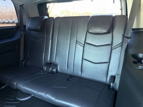 Used 2019 Cadillac Escalade Luxury image 22