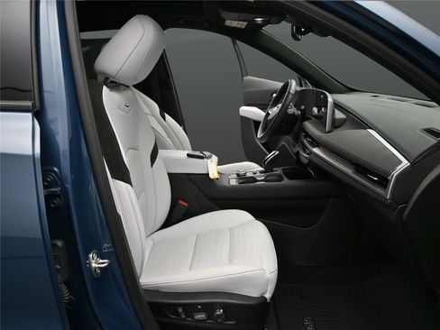 Used 2024 Cadillac XT4 Sport image 34