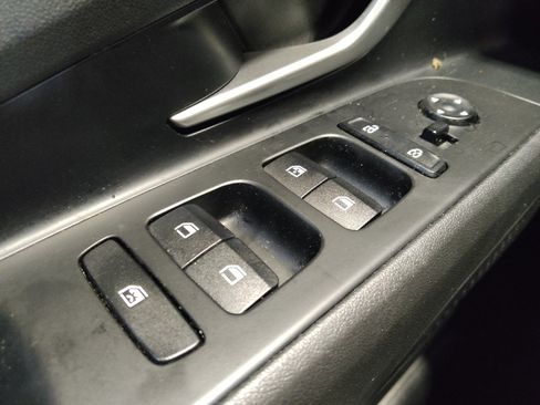 Used 2025 Hyundai Elantra SEL FWD image 27