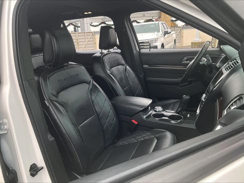 Used 2019 Ford Explorer Platinum image 10