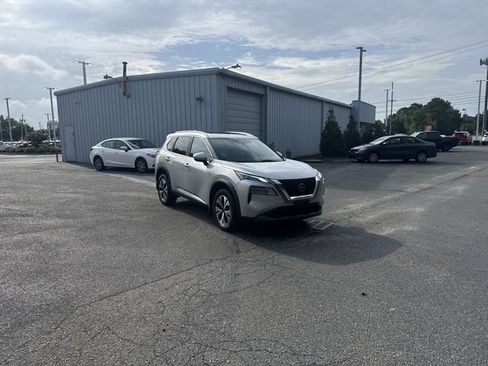 Used 2023 Nissan Rogue SV w/ SV Premium B Package AWD/4WD image 3