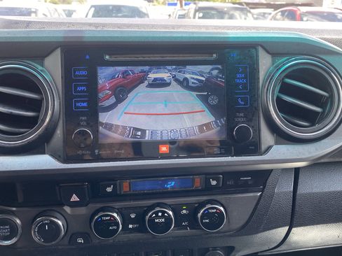 Used 2017 Toyota Tacoma TRD Off-Road AWD/4WD image 22
