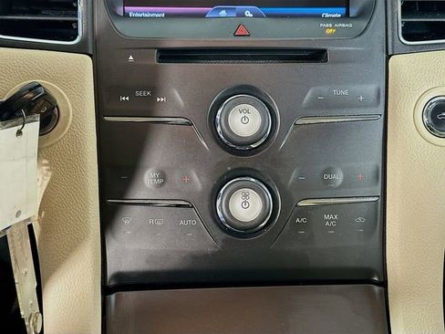 Used 2014 Ford Taurus SEL w/ Equipment Group 201A image 22