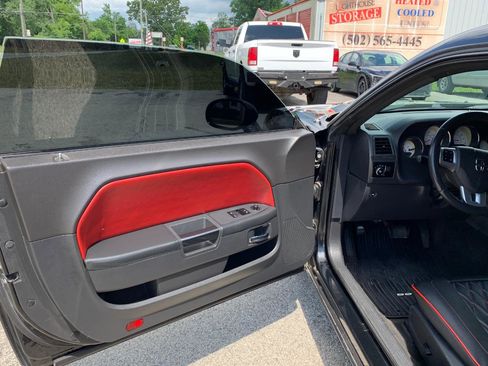 Used 2014 Dodge Challenger SXT RWD image 9