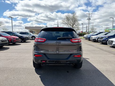 Used 2015 Jeep Cherokee Trailhawk w/ Comfort/Convenience Group AWD/4WD image 12
