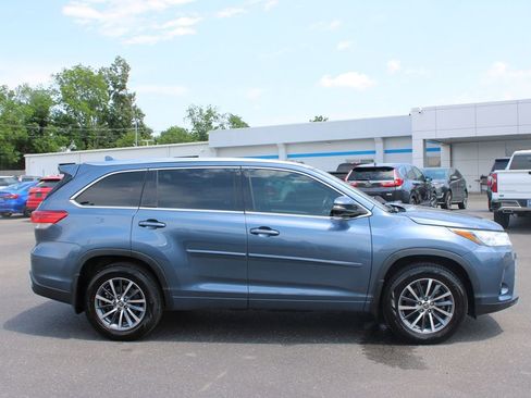 Used 2018 Toyota Highlander XLE AWD/4WD image 11