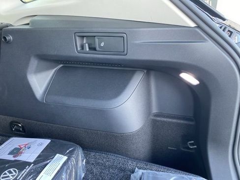 New 2025 Volkswagen Tiguan SE image 67