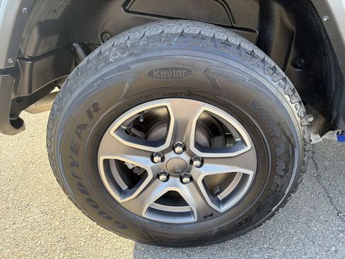 Used 2018 Jeep Wrangler Sport image 30
