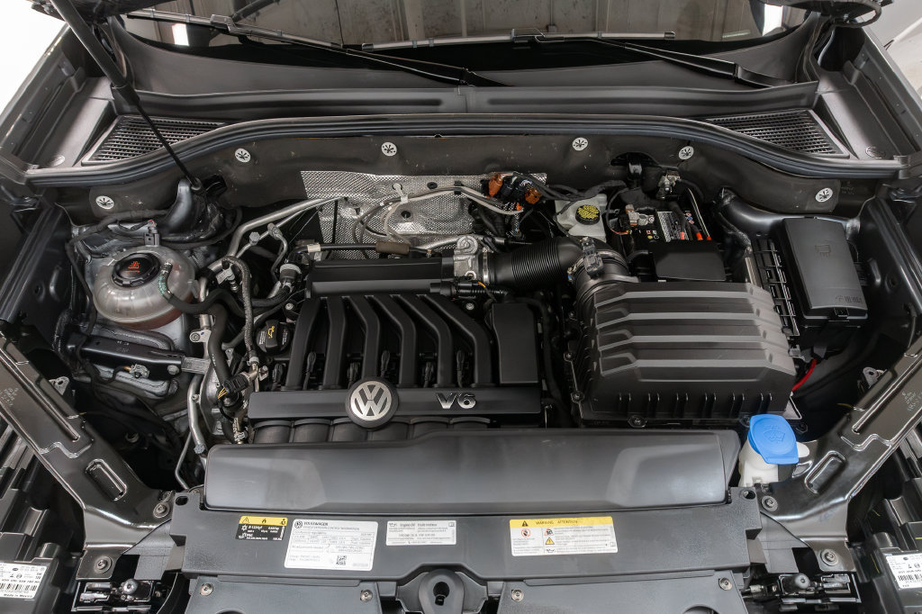 Used 2023 Volkswagen Atlas SEL R-Line AWD/4WD image 3