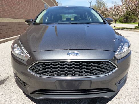 Used 2016 Ford Focus SE w/ Equipment Group 201A FWD image 12
