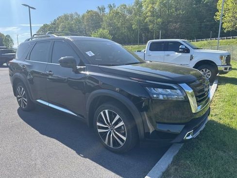 Used 2025 Nissan Pathfinder Platinum w/ Cargo Package image 13