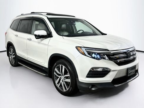 Used 2017 Honda Pilot Touring image 2