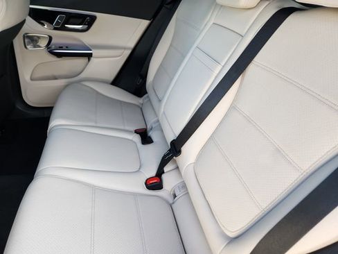 Used 2026 Mercedes-Benz GLC 300 4MATIC image 12