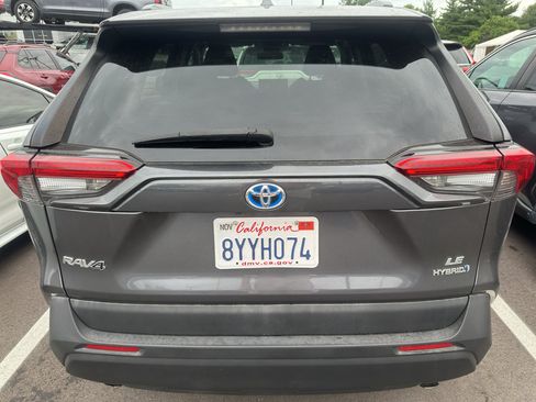 Used 2021 Toyota RAV4 LE AWD/4WD image 16