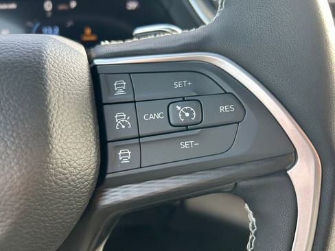 New 2025 Jeep Grand Cherokee Altitude image 19