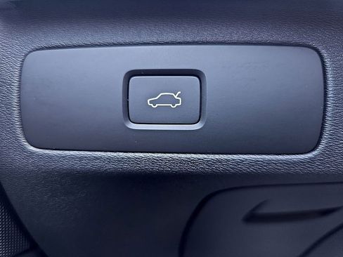 Certified 2025 Volvo XC90 B5 Core AWD/4WD image 36