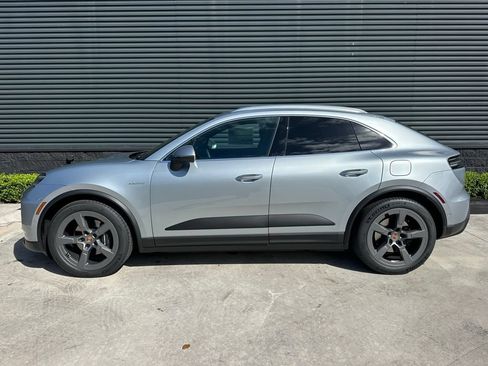 Used 2026 Porsche Macan Electric RWD image 2