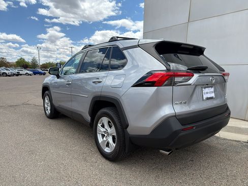 Used 2021 Toyota RAV4 XLE w/ Carpet Mat Package (TMS) AWD/4WD image 5