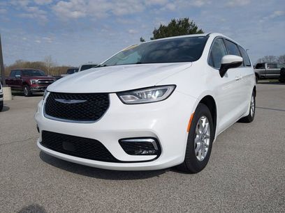 Used 2023 Chrysler Pacifica Touring-L