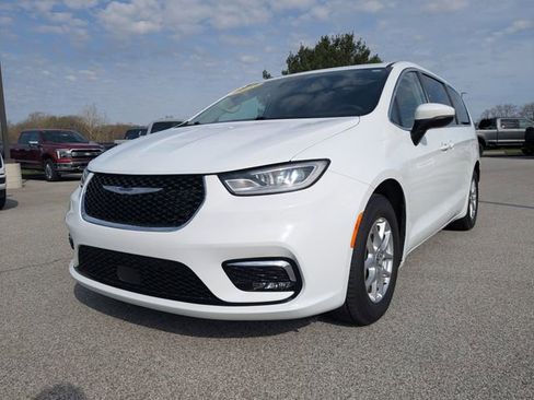 Used 2023 Chrysler Pacifica Touring-L image 1