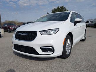 Used 2023 Chrysler Pacifica Touring-L video 1