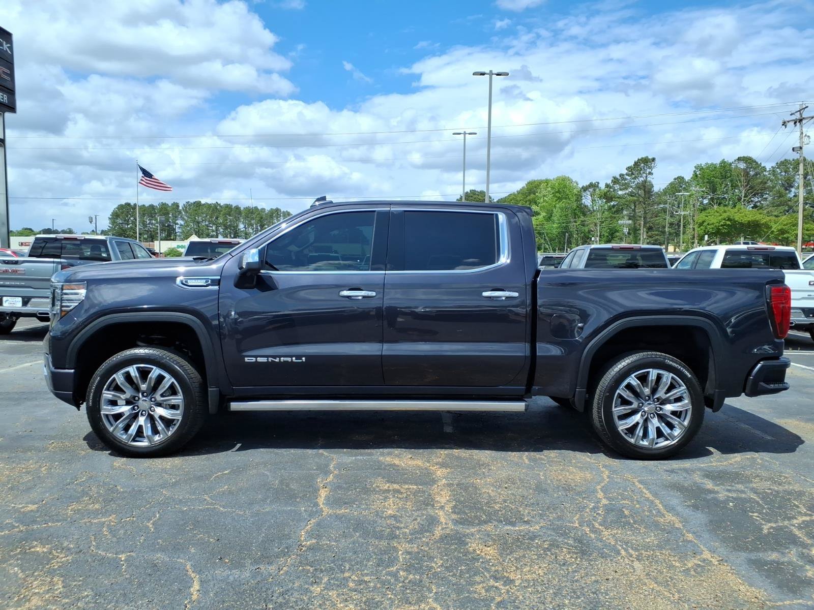 Used 2023 GMC Sierra 1500 Denali w/ Denali Reserve Package AWD/4WD image 1