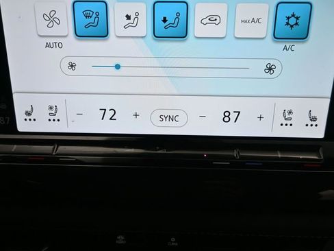 Used 2025 Volkswagen Atlas Cross Sport SE image 15