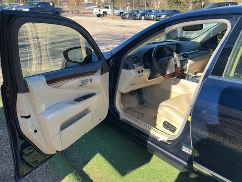 Used 2013 Lexus LS 460 image 18