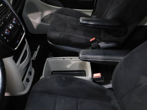 Used 2011 Dodge Grand Caravan SXT image 35