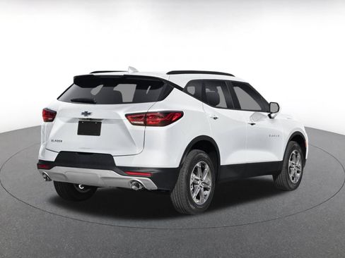 Used 2026 Chevrolet Blazer LT FWD image 2