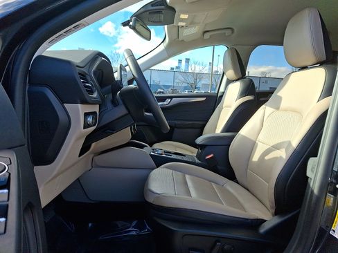 Used 2022 Ford Escape Titanium w/ Class II Trailer Tow Package image 14