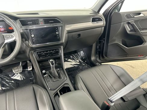 Used 2023 Volkswagen Tiguan SE R-Line FWD image 19