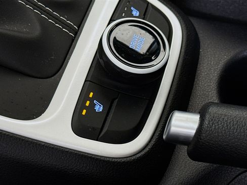 Used 2023 Hyundai Venue Limited image 21