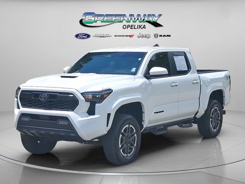 Used 2025 Toyota Tacoma TRD Sport RWD image 3