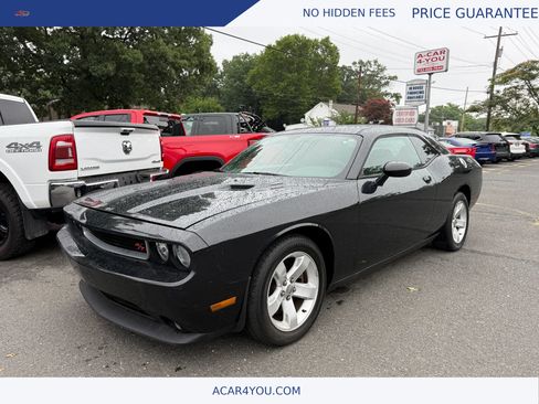 Used 2014 Dodge Challenger R/T RWD image 2