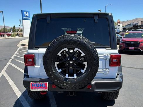 Used 2025 Jeep Wrangler Unlimited Rubicon AWD/4WD image 4