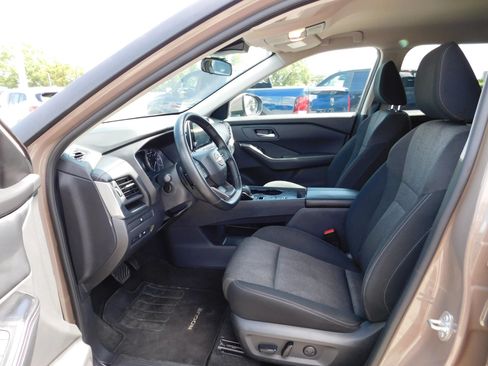 Used 2025 Nissan Rogue SV FWD image 17