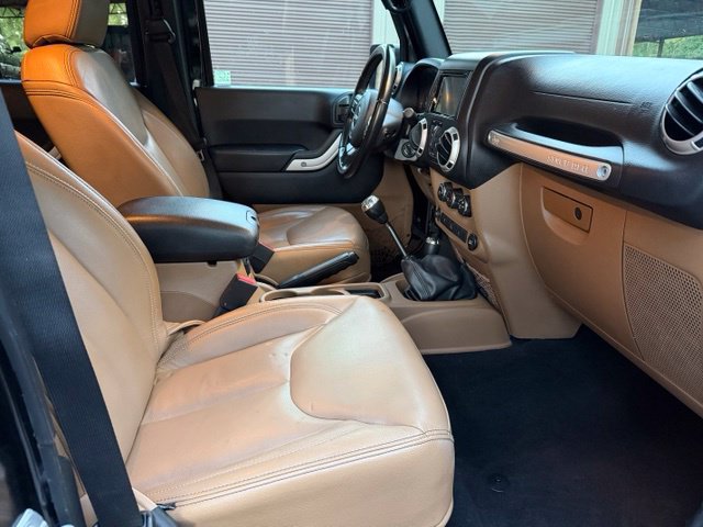 Used 2015 Jeep Wrangler Unlimited Rubicon AWD/4WD image 4