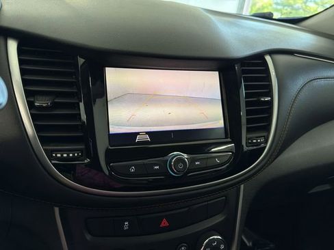 Used 2021 Chevrolet Trax LT AWD/4WD image 23