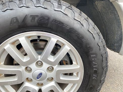 Used 2017 Ford Expedition Limited image 3