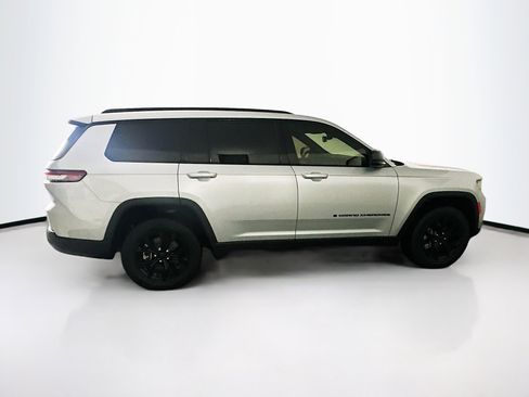 Used 2024 Jeep Grand Cherokee L Altitude image 10