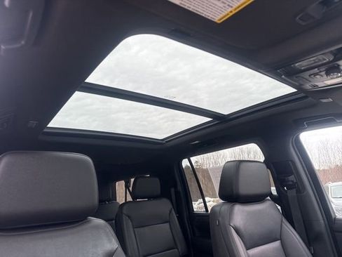 Used 2022 Chevrolet Suburban LT w/ LT Signature Plus Package image 40