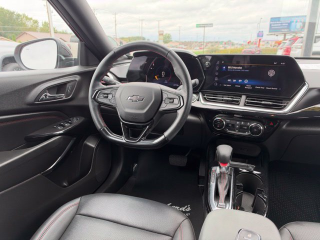 Used 2025 Chevrolet Trax RS w/ Driver Confidence Package FWD image 13