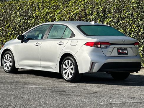 Used 2025 Toyota Corolla LE image 6