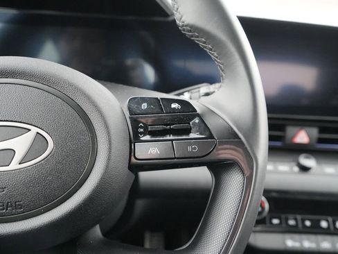 Certified 2025 Hyundai Elantra SEL image 25