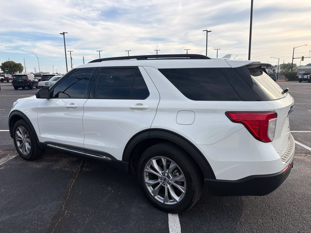 Used 2023 Ford Explorer XLT w/ Equipment Group 202A AWD/4WD image 3