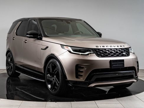 Used 2024 Land Rover Discovery Dynamic SE AWD/4WD image 12